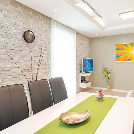 Lavish Apartment *